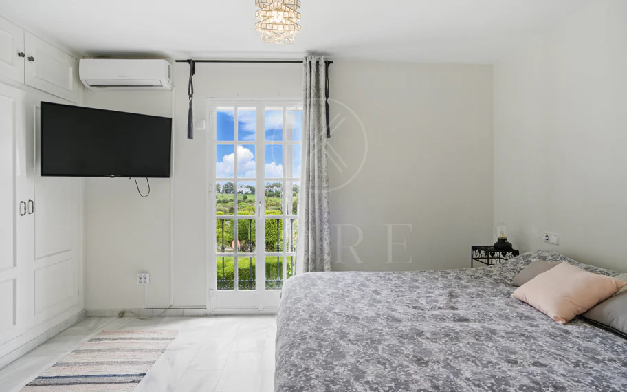 Wonderful three bedroom townhouse with sea views, located in Bel Air, Estepona