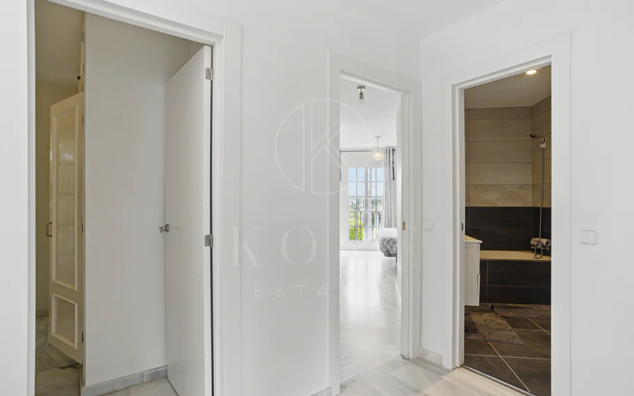 Wonderful three bedroom townhouse with sea views, located in Bel Air, Estepona