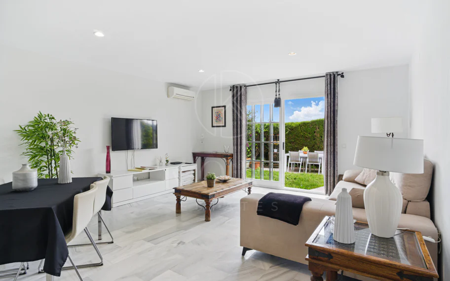 Wonderful three bedroom townhouse with sea views, located in Bel Air, Estepona