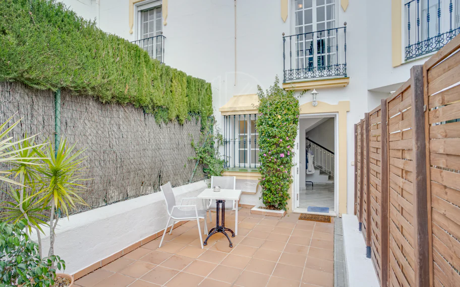 Wonderful three bedroom townhouse with sea views, located in Bel Air, Estepona
