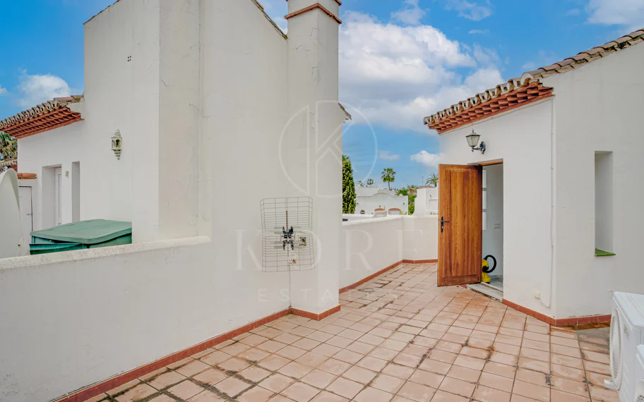 Wonderful three bedroom townhouse with sea views, located in Bel Air, Estepona