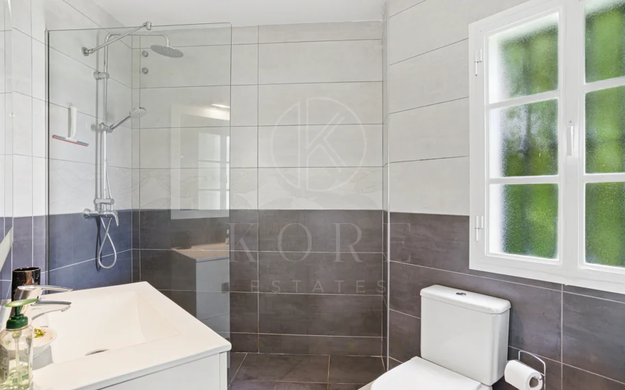 Wonderful three bedroom townhouse with sea views, located in Bel Air, Estepona