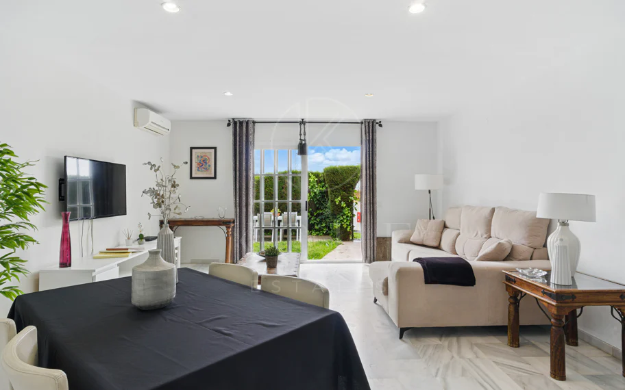 Wonderful three bedroom townhouse with sea views, located in Bel Air, Estepona