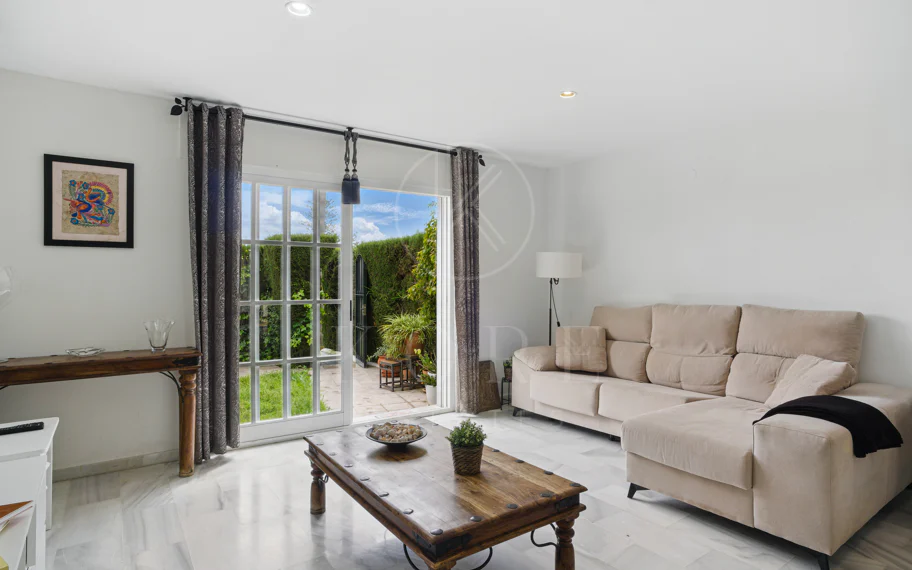 Wonderful three bedroom townhouse with sea views, located in Bel Air, Estepona