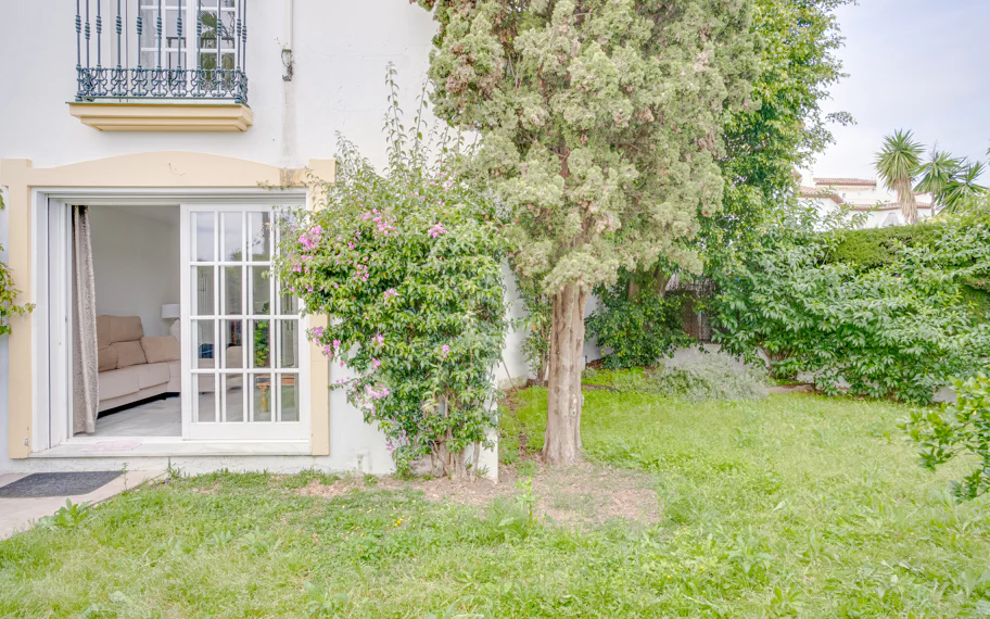 Wonderful three bedroom townhouse with sea views, located in Bel Air, Estepona