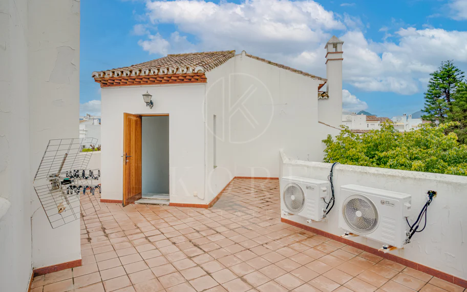 Wonderful three bedroom townhouse with sea views, located in Bel Air, Estepona