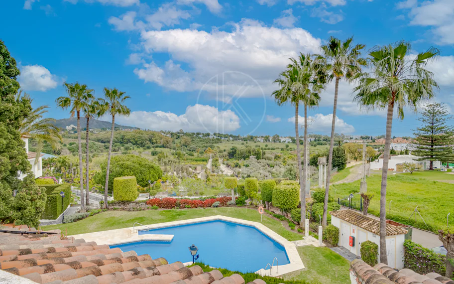 Wonderful three bedroom townhouse with sea views, located in Bel Air, Estepona