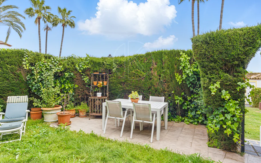Wonderful three bedroom townhouse with sea views, located in Bel Air, Estepona