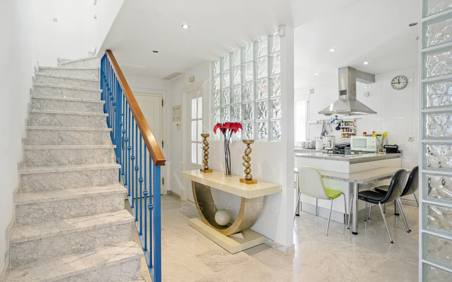 Impressive three bedroom, south facing duplex penthouse in the well-known and gated community Marbella Real