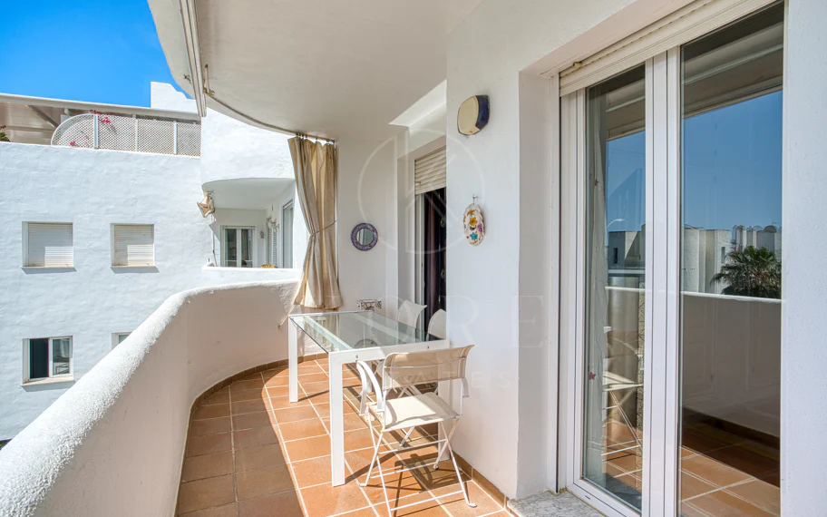 Impressive three bedroom, south facing duplex penthouse in the well-known and gated community Marbella Real