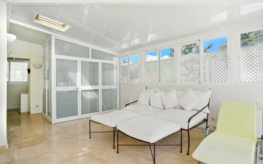 Impressive three bedroom, south facing duplex penthouse in the well-known and gated community Marbella Real