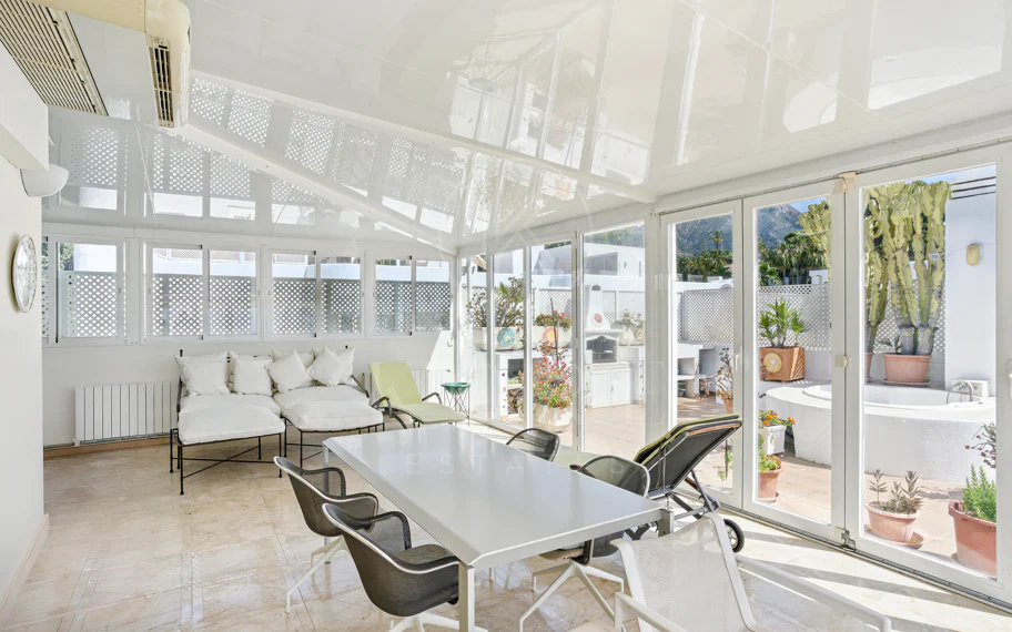 Impressive three bedroom, south facing duplex penthouse in the well-known and gated community Marbella Real