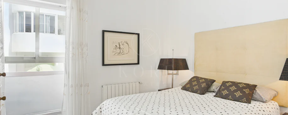 Impresionante ático dúplex con orientación sur en la conocida y cerrada comunidad Marbella Real