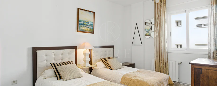 Impresionante ático dúplex con orientación sur en la conocida y cerrada comunidad Marbella Real