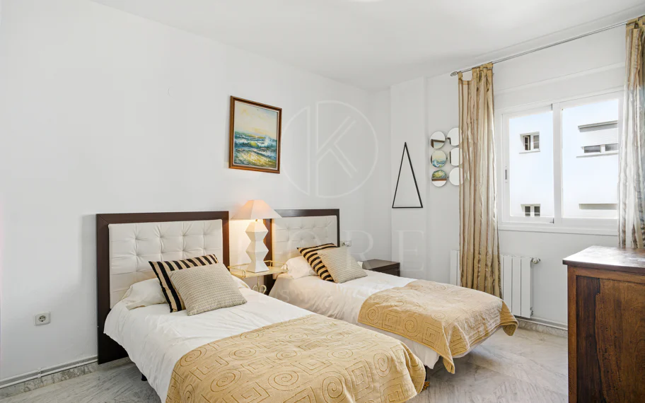 Impressive three bedroom, south facing duplex penthouse in the well-known and gated community Marbella Real
