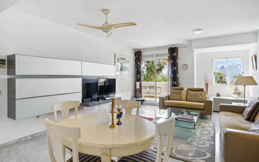 Impressive three bedroom, south facing duplex penthouse in the well-known and gated community Marbella Real