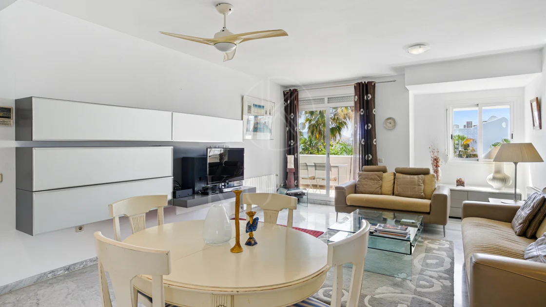 Impresionante ático dúplex con orientación sur en la conocida y cerrada comunidad Marbella Real