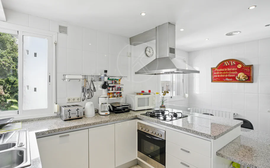 Impressive three bedroom, south facing duplex penthouse in the well-known and gated community Marbella Real