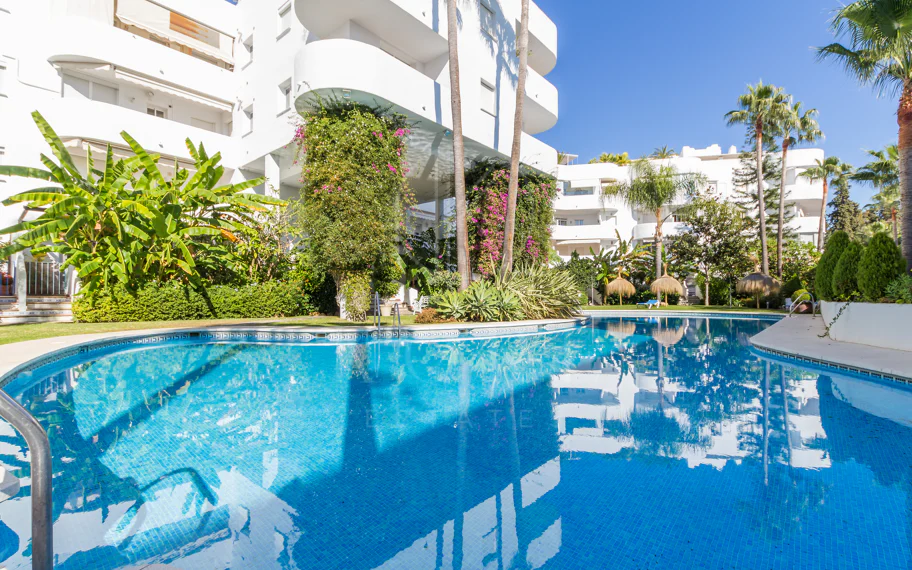 Impressive three bedroom, south facing duplex penthouse in the well-known and gated community Marbella Real