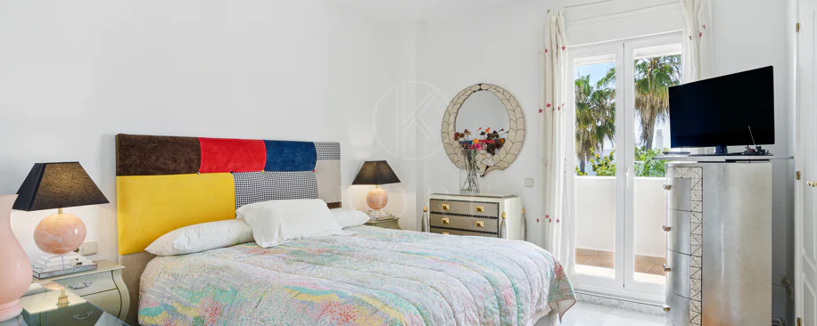 Impresionante ático dúplex con orientación sur en la conocida y cerrada comunidad Marbella Real