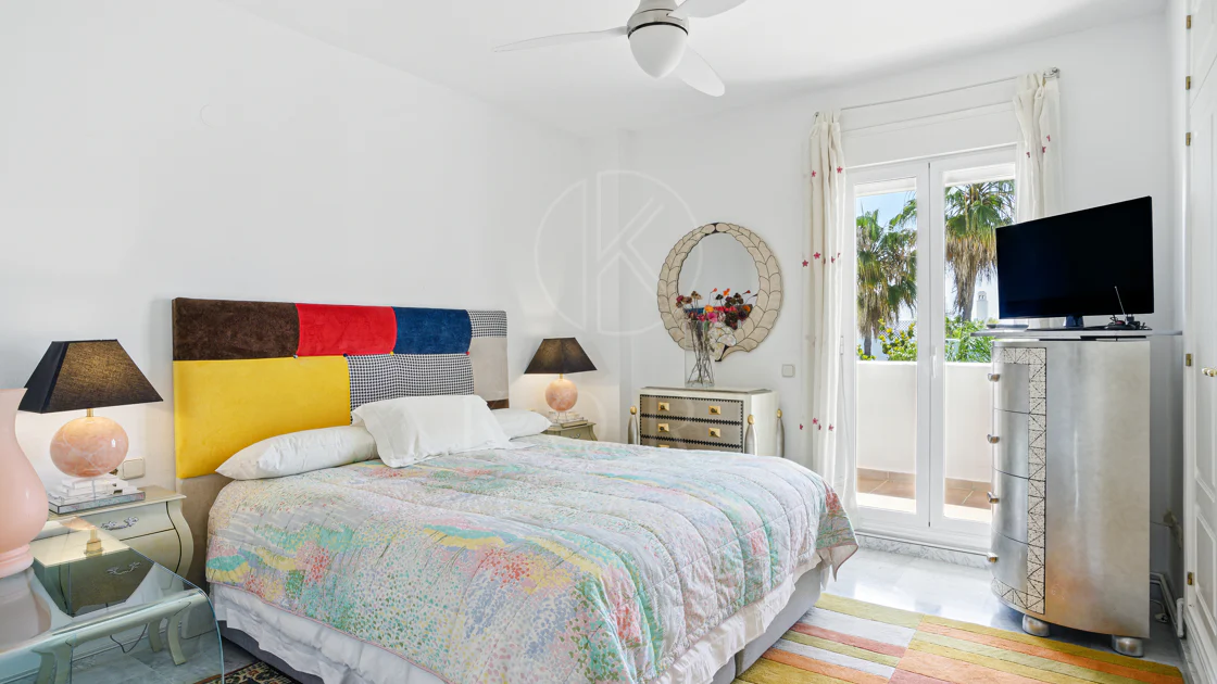Impresionante ático dúplex con orientación sur en la conocida y cerrada comunidad Marbella Real