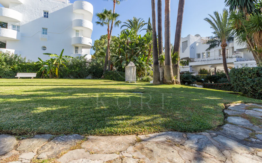 Impressive three bedroom, south facing duplex penthouse in the well-known and gated community Marbella Real