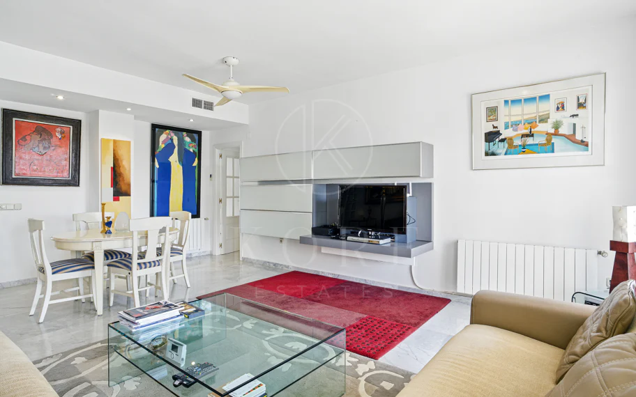 Impressive three bedroom, south facing duplex penthouse in the well-known and gated community Marbella Real