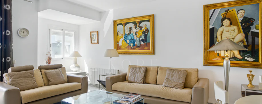 Impresionante ático dúplex con orientación sur en la conocida y cerrada comunidad Marbella Real