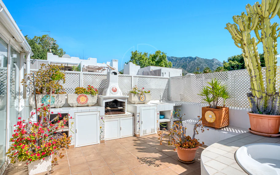 Impressive three bedroom, south facing duplex penthouse in the well-known and gated community Marbella Real