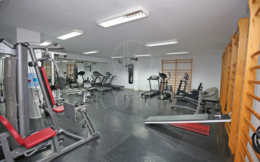 Impressive three bedroom, south facing duplex penthouse in the well-known and gated community Marbella Real