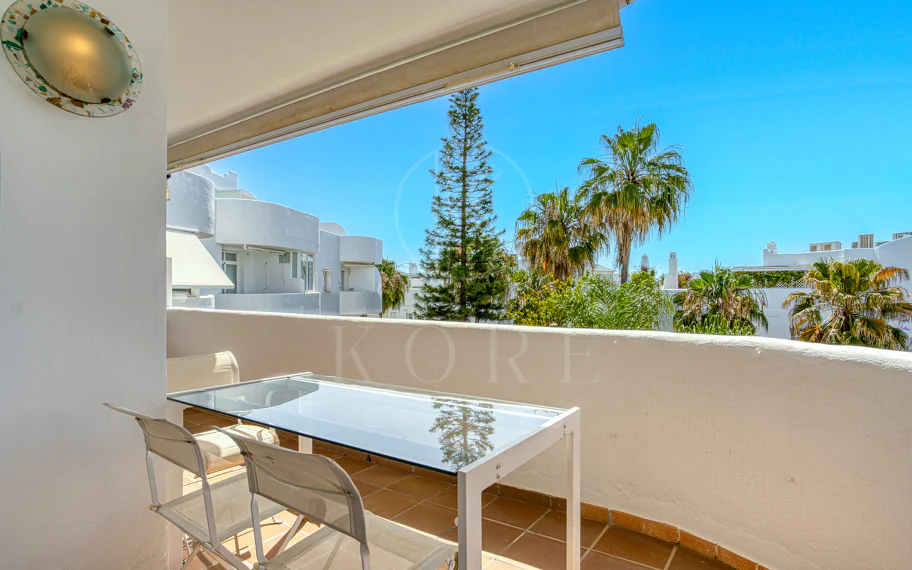 Impressive three bedroom, south facing duplex penthouse in the well-known and gated community Marbella Real