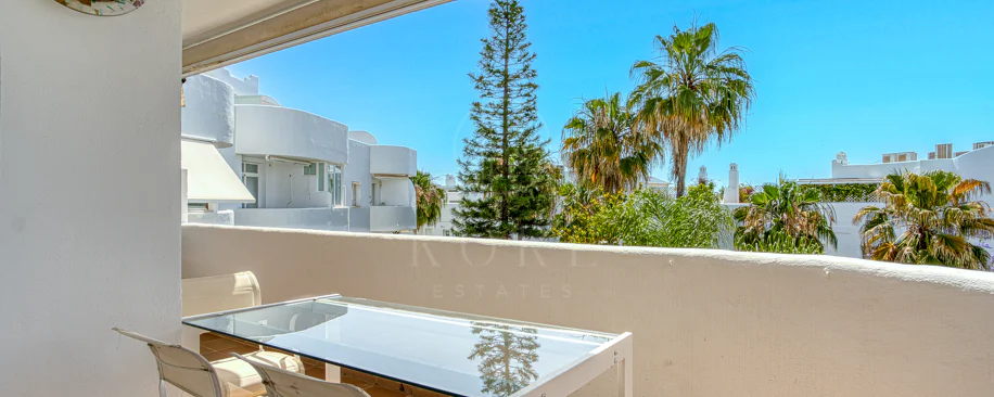 Impresionante ático dúplex con orientación sur en la conocida y cerrada comunidad Marbella Real