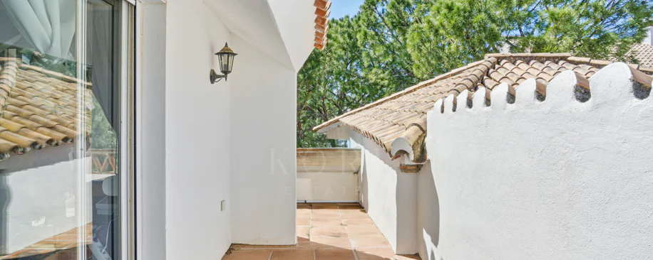 Spacious four-bedroom, duplex penthouse in the Los Pinos de Aloha complex, Nueva Andalucía, Marbella