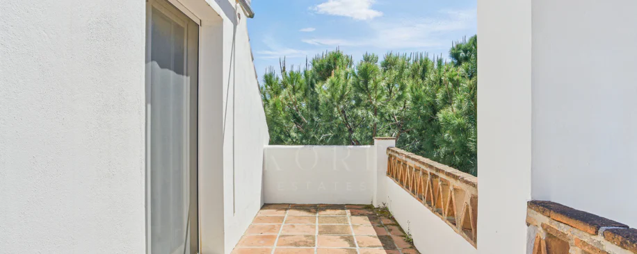 Spacious four-bedroom, duplex penthouse in the Los Pinos de Aloha complex, Nueva Andalucía, Marbella