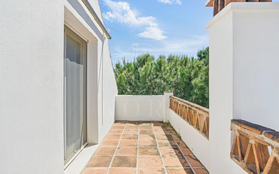 Spacious four-bedroom, duplex penthouse in the Los Pinos de Aloha complex, Nueva Andalucía, Marbella