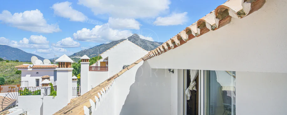 Spacious four-bedroom, duplex penthouse in the Los Pinos de Aloha complex, Nueva Andalucía, Marbella