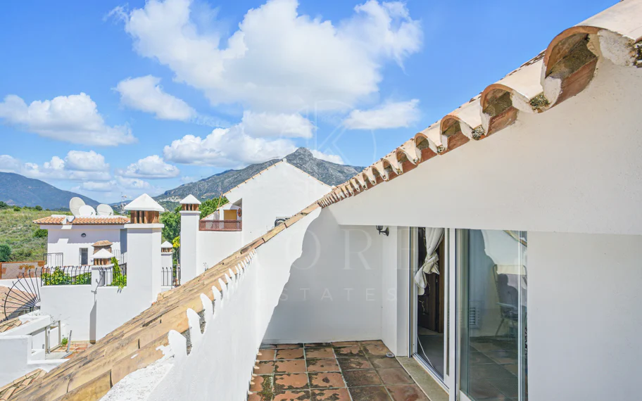 Spacious four-bedroom, duplex penthouse in the Los Pinos de Aloha complex, Nueva Andalucía, Marbella