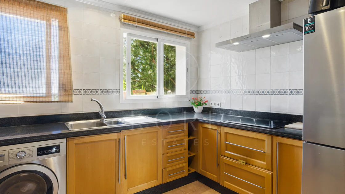 Spacious four-bedroom, duplex penthouse in the Los Pinos de Aloha complex, Nueva Andalucía, Marbella