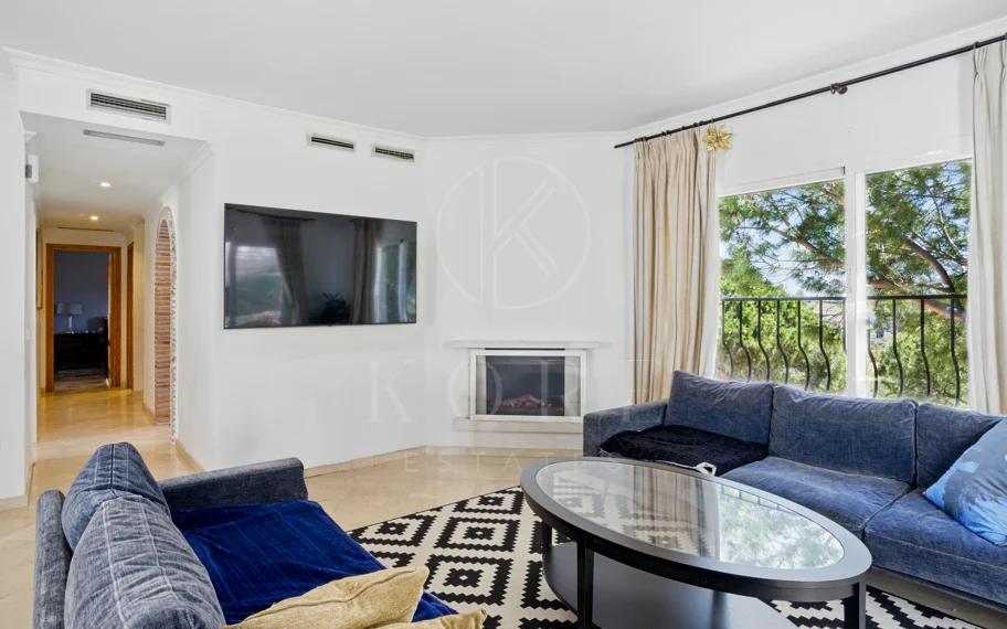 Spacious four-bedroom, duplex penthouse in the Los Pinos de Aloha complex, Nueva Andalucía, Marbella