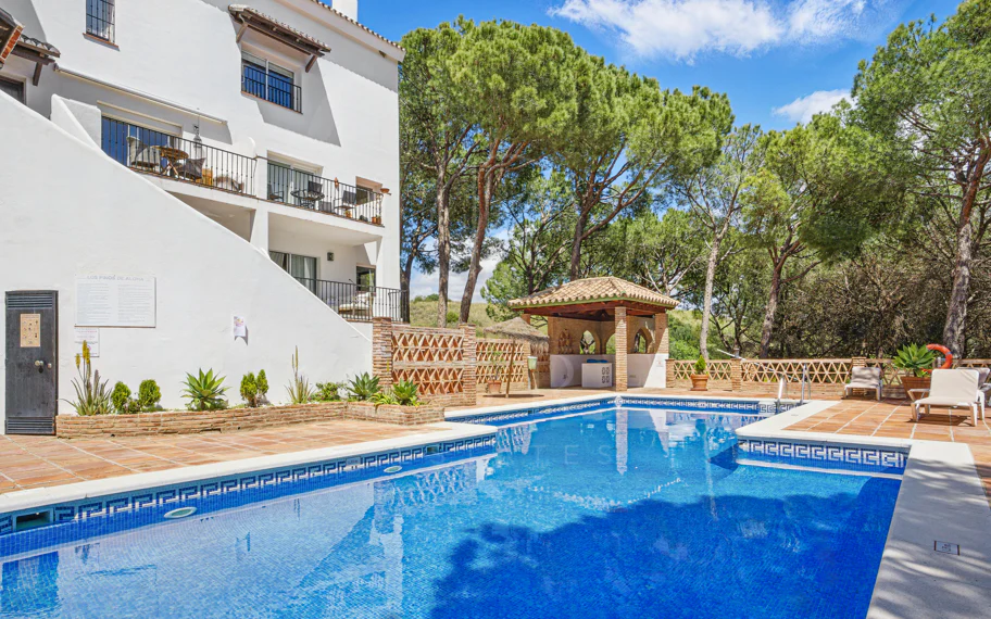 Spacious four-bedroom, duplex penthouse in the Los Pinos de Aloha complex, Nueva Andalucía, Marbella