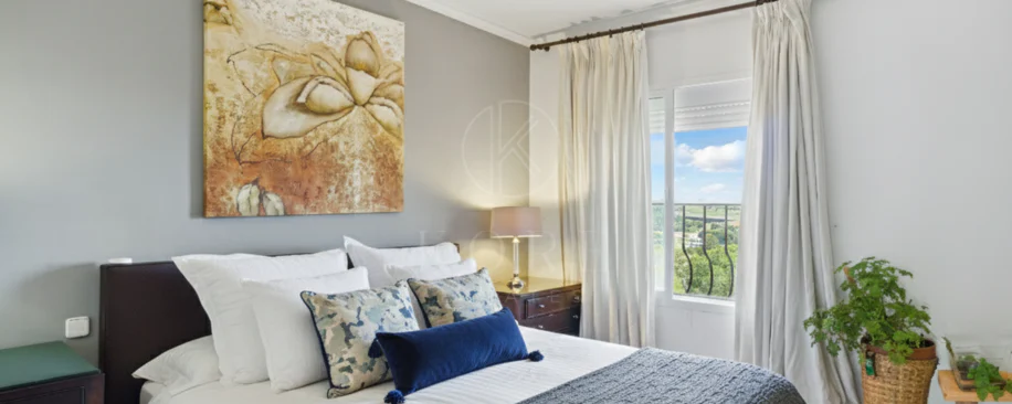Spacious four-bedroom, duplex penthouse in the Los Pinos de Aloha complex, Nueva Andalucía, Marbella
