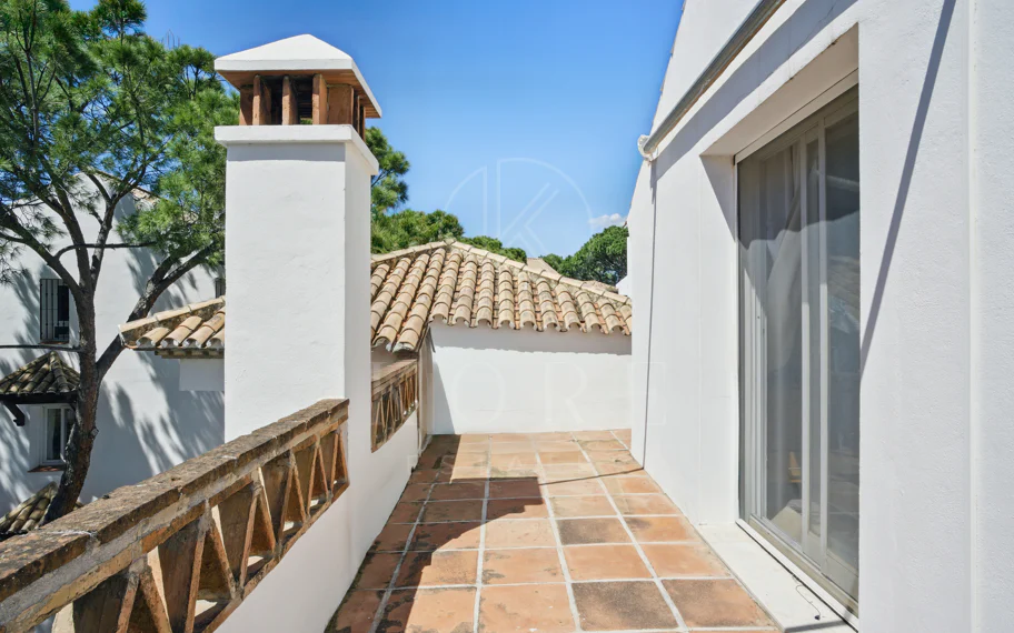 Spacious four-bedroom, duplex penthouse in the Los Pinos de Aloha complex, Nueva Andalucía, Marbella