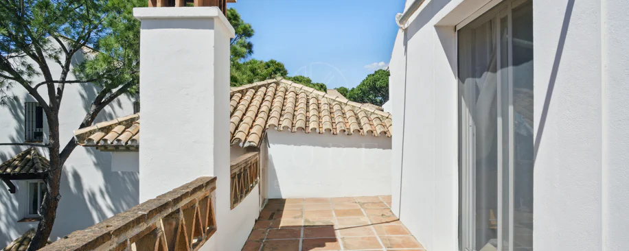Spacious four-bedroom, duplex penthouse in the Los Pinos de Aloha complex, Nueva Andalucía, Marbella