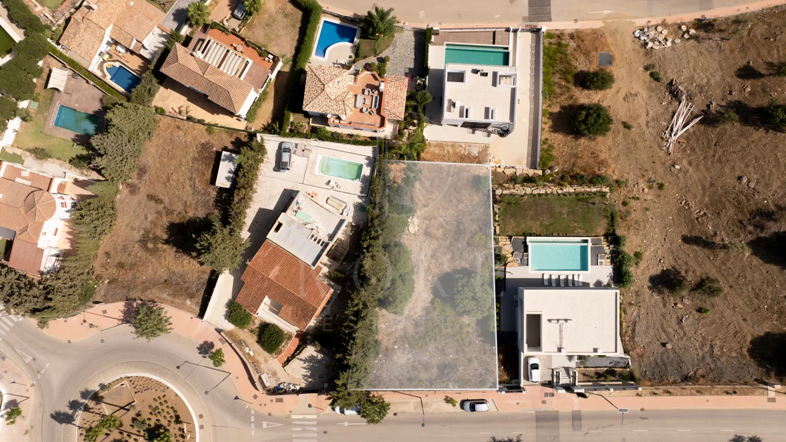 Teren de primă clasă cu proiect și licență în Valle Romano, Estepona