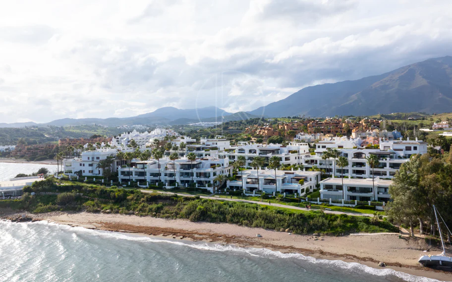 Exclusive Ground-Floor Apartment in Doncella Beach, Estepona