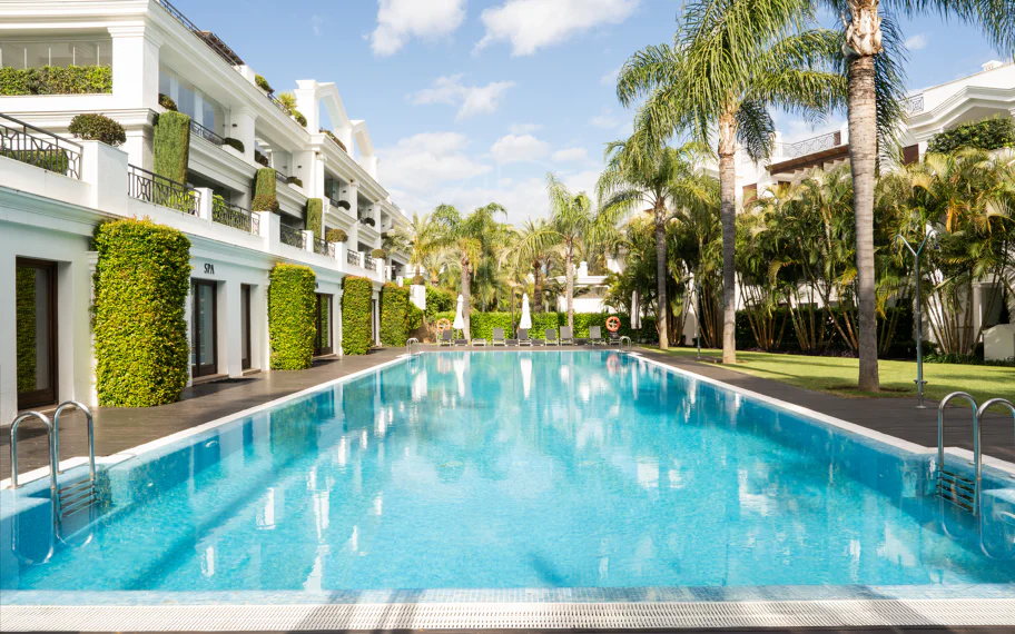 Exclusive Ground-Floor Apartment in Doncella Beach, Estepona