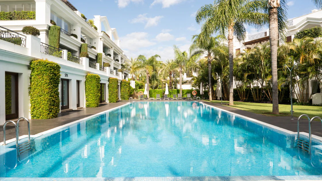 Exclusive Ground-Floor Apartment in Doncella Beach, Estepona