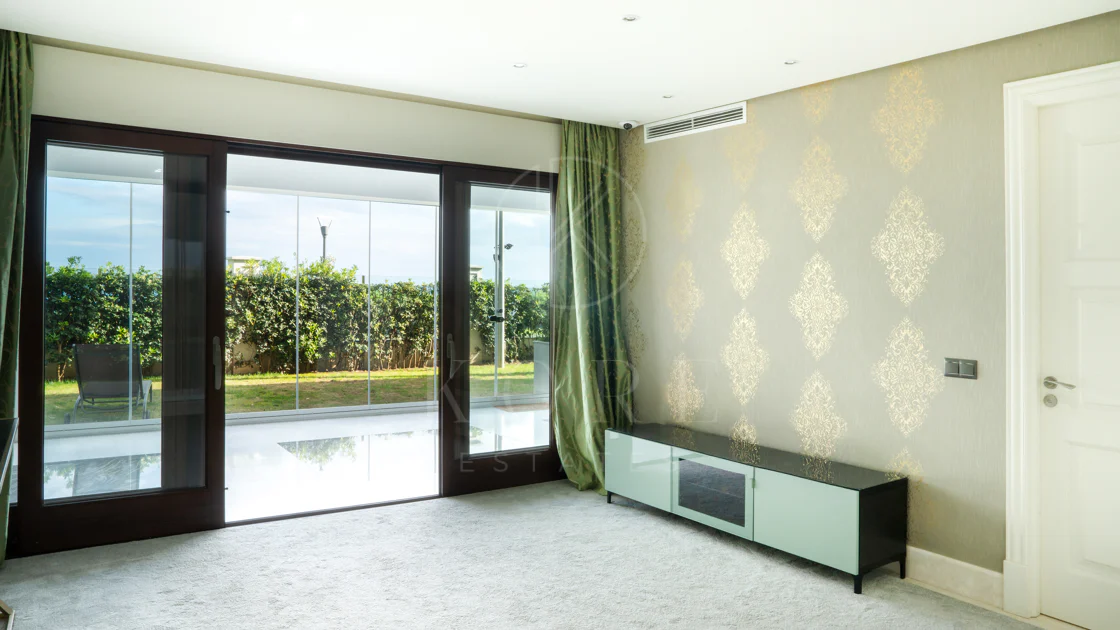 Exclusive Ground-Floor Apartment in Doncella Beach, Estepona