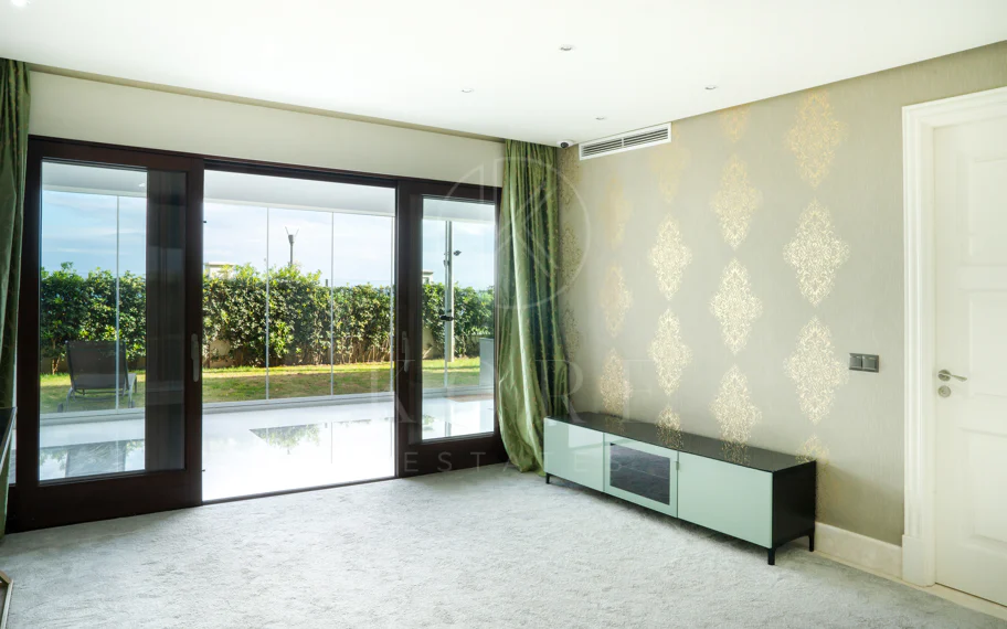 Exclusive Ground-Floor Apartment in Doncella Beach, Estepona
