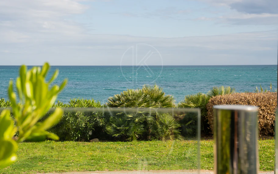 Exclusive Ground-Floor Apartment in Doncella Beach, Estepona